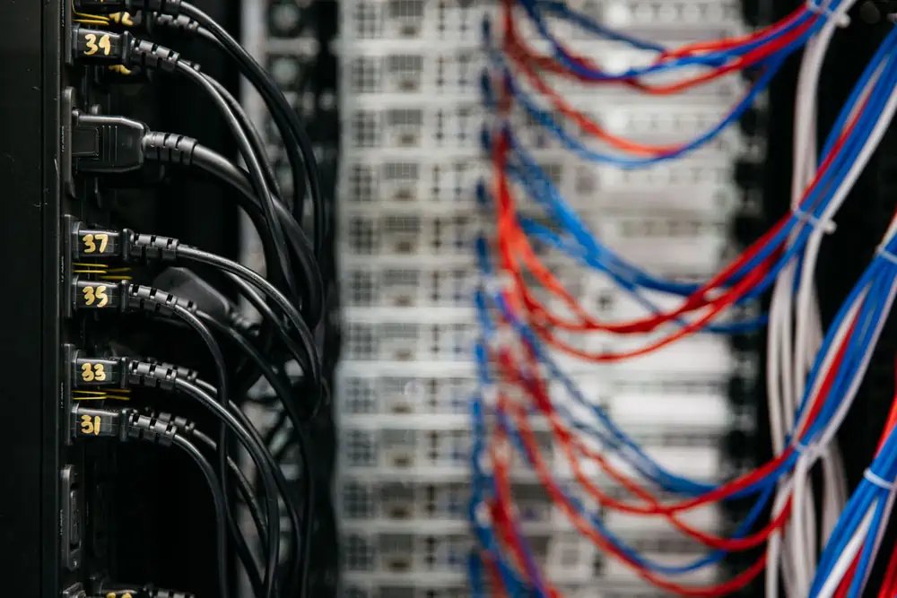 Structured network cabling in a datacenter rack