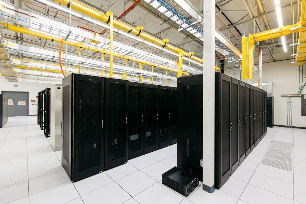A server hall in the Tampa, FL datacenter